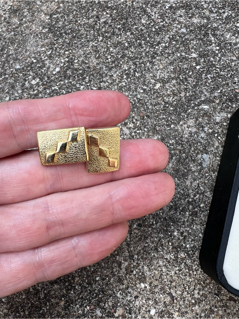 👗Textured Gold Tone Geometric Cufflinks
